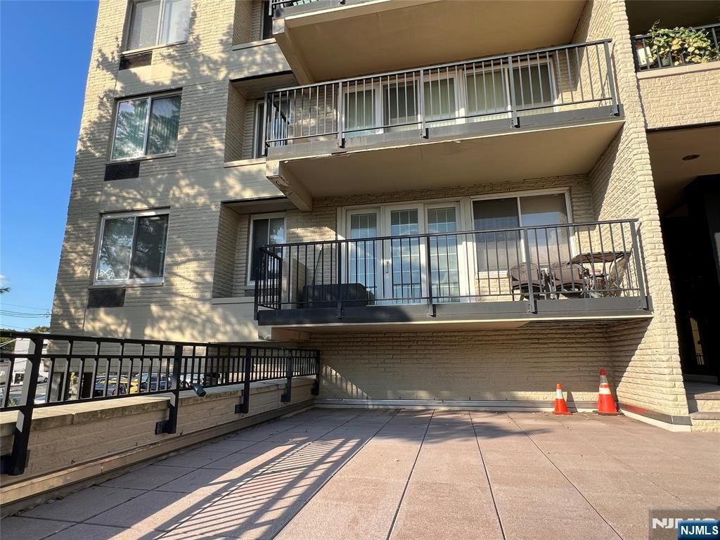 Photo of 1 Wall Street #1F, Fort Lee, NJ 07024 (MLS # 25030718)