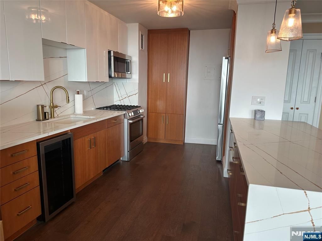 Photo of 1530 Palisade Avenue #24C, Fort Lee, NJ 07024 (MLS # 25031948)
