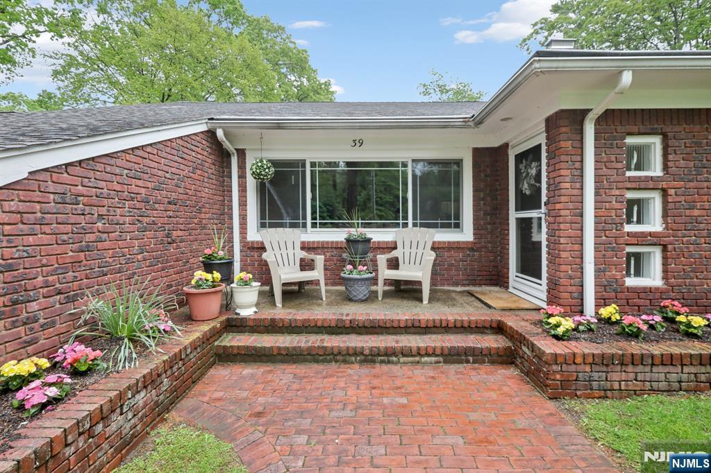 39 Chuckanutt Drive