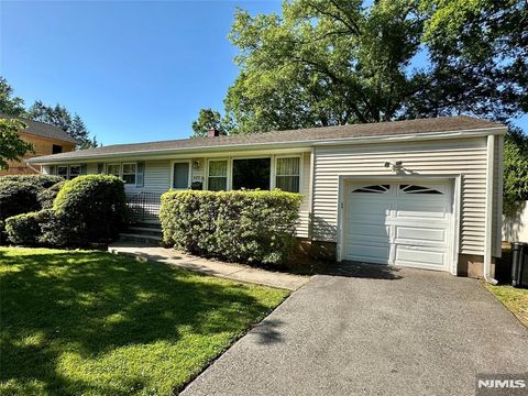 Photo of 622 Valley Court, Twp of Washington, NJ 07676 (MLS # 26020263)