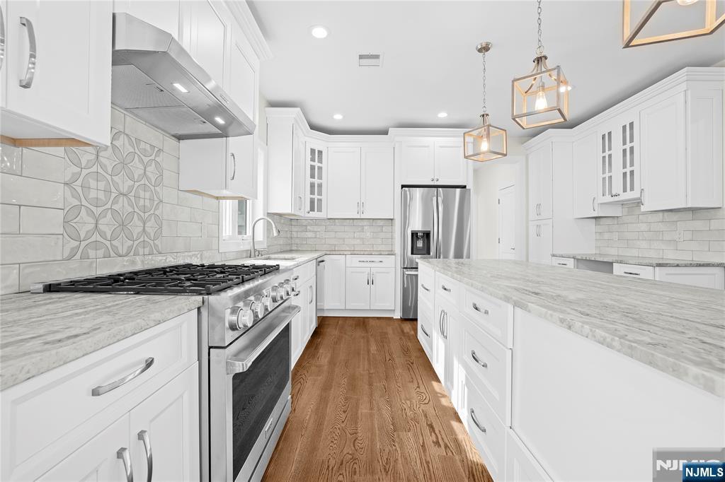 Property for Sale at 4 Dogwood Lane, Pequannock Twp, New Jersey - Bedrooms: 4 
Bathrooms: 3 
Rooms: 11  - $1,199,000