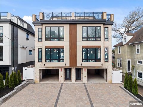 Photo of 45 Lincoln Ave, Cliffside Park, NJ 07010 (MLS # 26013066)