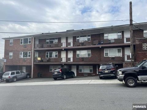 Photo of 206 RIVERVIEW PL #4, Cliffside Park, NJ 07010 (MLS # 26017916)