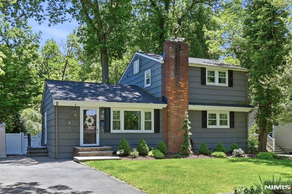 Photo of 36 Calumet Avenue, Oakland, NJ 07436 (MLS # 26021017)