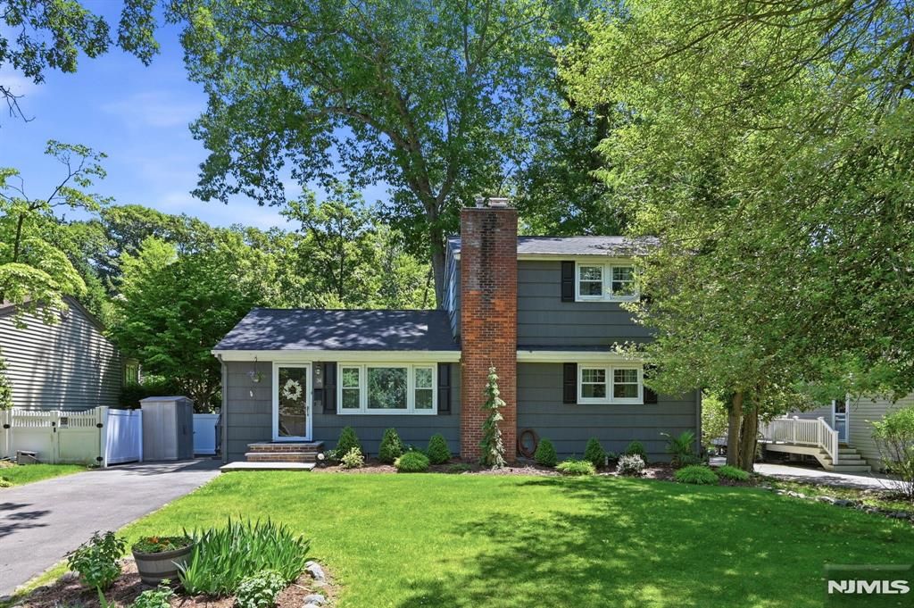 Photo of 36 Calumet Avenue, Oakland, NJ 07436 (MLS # 26021017)