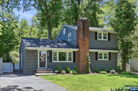 Photo of 36 Calumet Avenue, Oakland, NJ 07436 (MLS # 26021017)