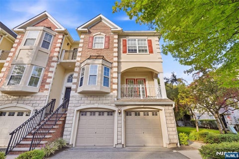 Photo of 140 Blue Heron Drive, Secaucus, NJ 07094 (MLS # 26033690)
