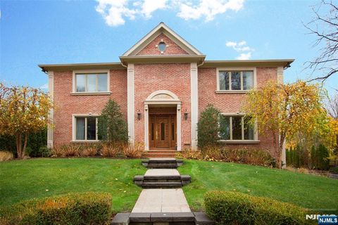 Photo of 146 Palisade, Cresskill, NJ 07626 (MLS # 26016319)