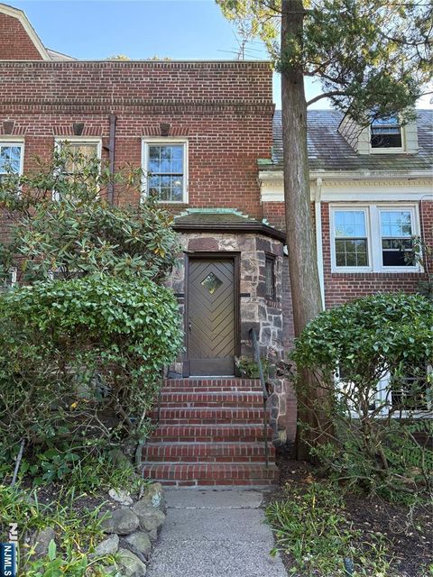 Photo of 185 Palisade Ave #D8A, Englewood, NJ 07631 (MLS # 25034026)