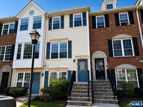 Photo of 774 Sassafras Ct, Mahwah, NJ 07430 (MLS # 26015745)