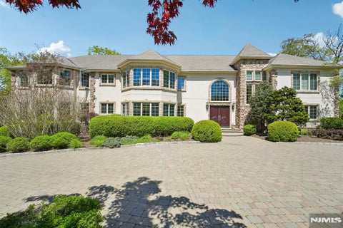 Photo of 554 Hampton Hill Road, Franklin Lakes, NJ 07417 (MLS # 26013551)