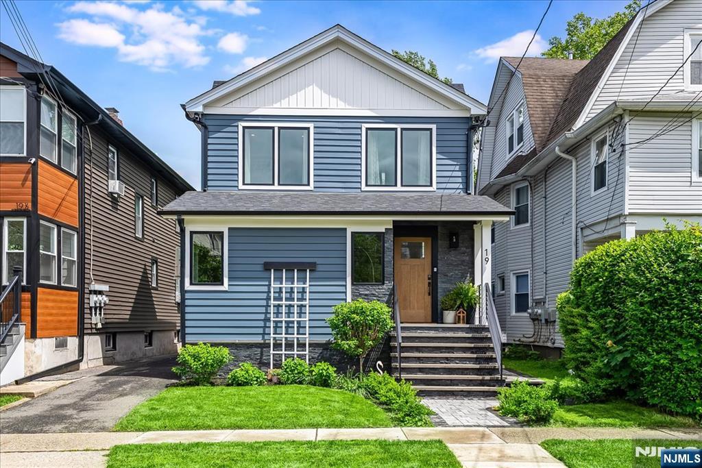 19 Central Avenue, Montclair, New Jersey - 3 Bedrooms  
2 Bathrooms  
7 Rooms - 