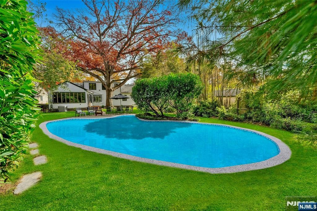 Photo of 46 Chestnut Hill Place, Glen Ridge, NJ 07028 (MLS # 26014627)