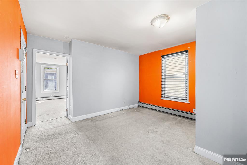 8 Manhattan Avenue