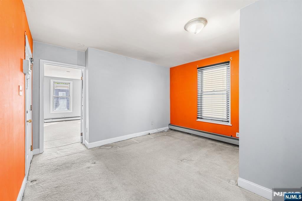 8 Manhattan Avenue
