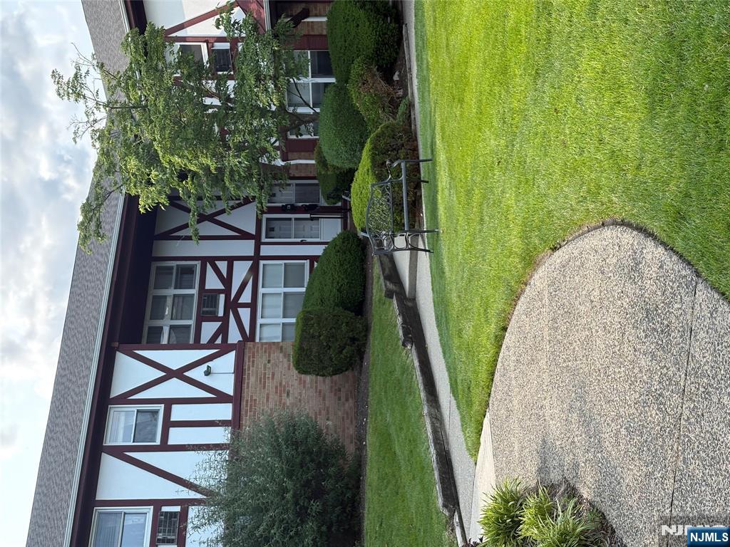 25 River Road 23