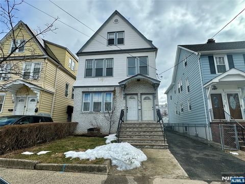 Photo of 318 Ampere Pkwy #2nd Floor, Bloomfield, NJ 07003 (MLS # 26006169)