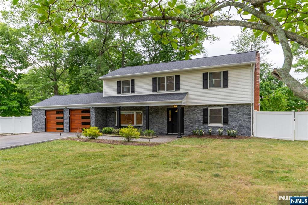 800 Winding Way