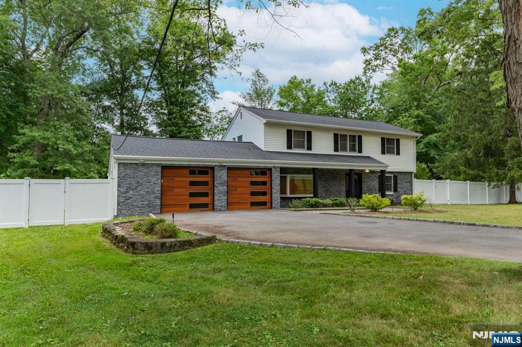 800 Winding Way