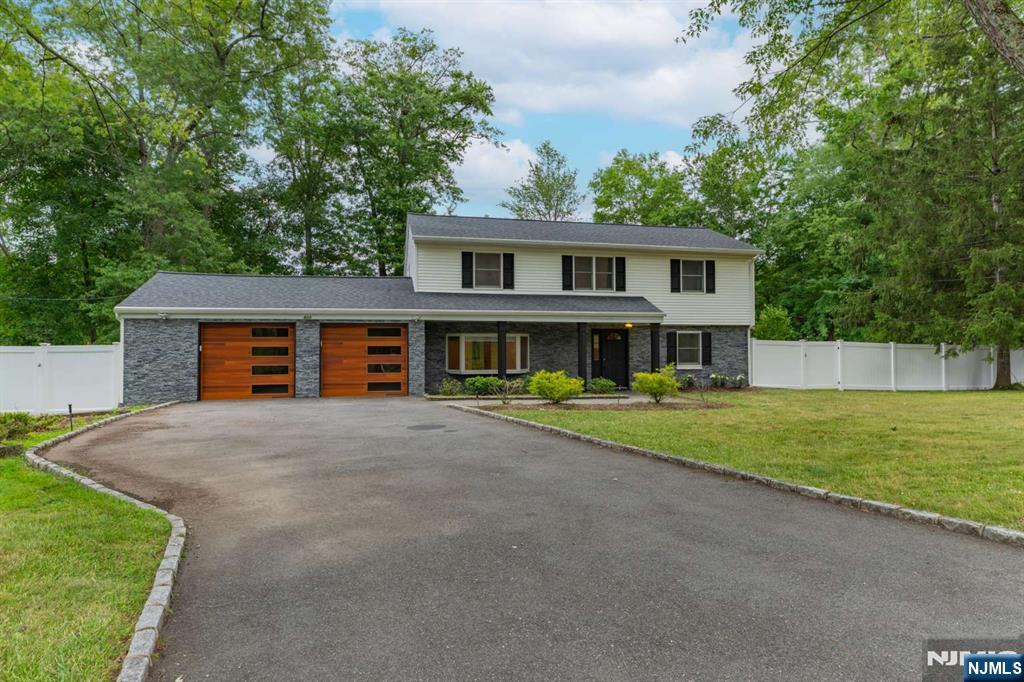 800 Winding Way