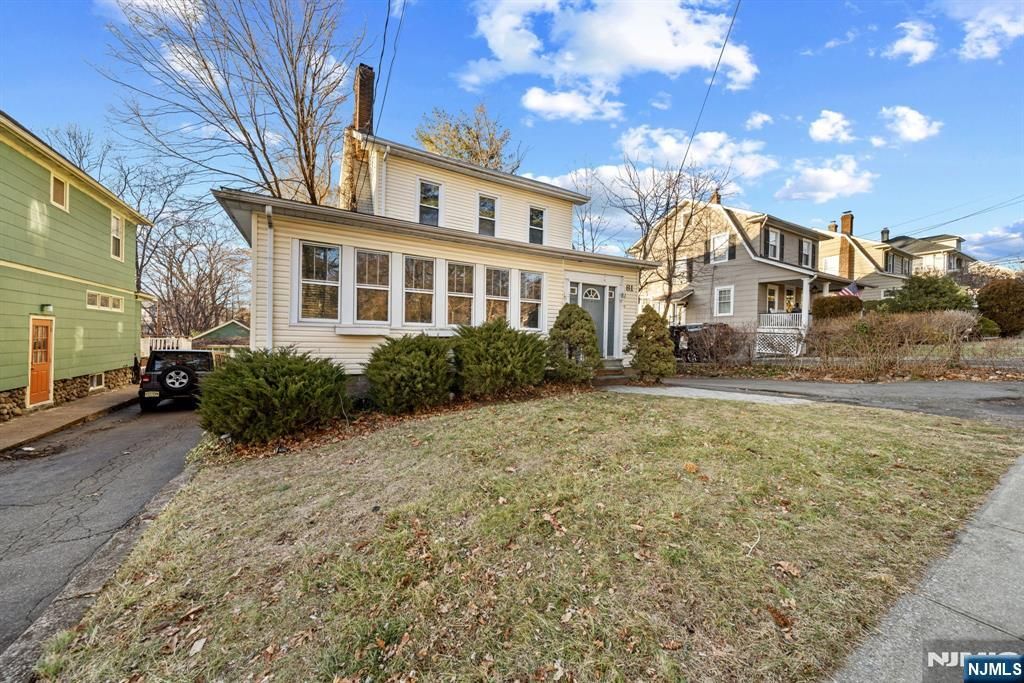 Photo of 81 Vreeland Avenue, Midland Park, NJ 07432 (MLS # 26009766)
