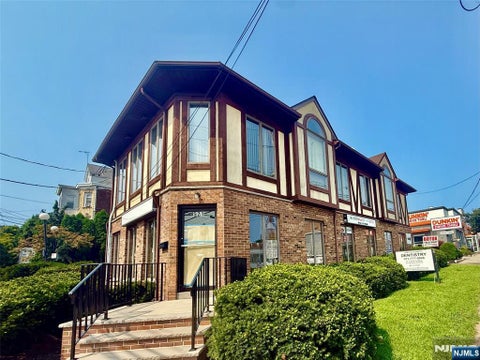 Photo of 521 Van Houten Avenue #1B, Clifton, NJ 07013 (MLS # 26035420)