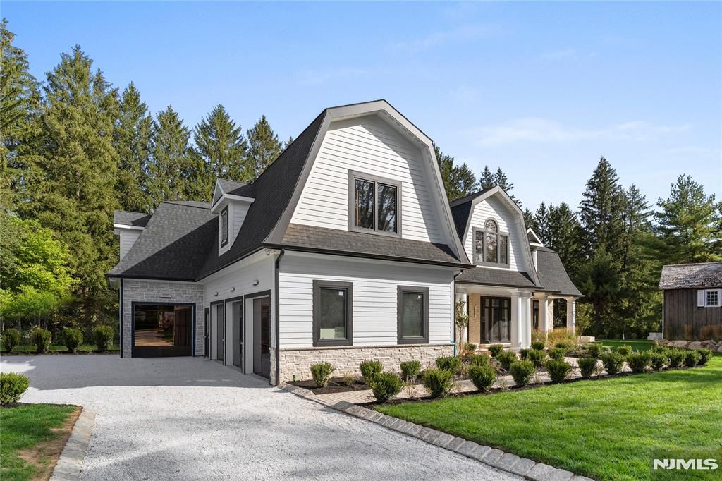 Photo of 48 Pleasant Avenue, Upper Saddle River, NJ 07458 (MLS # 26009080)