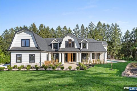 Photo of 48 Pleasant Avenue, Upper Saddle River, NJ 07458 (MLS # 26009080)
