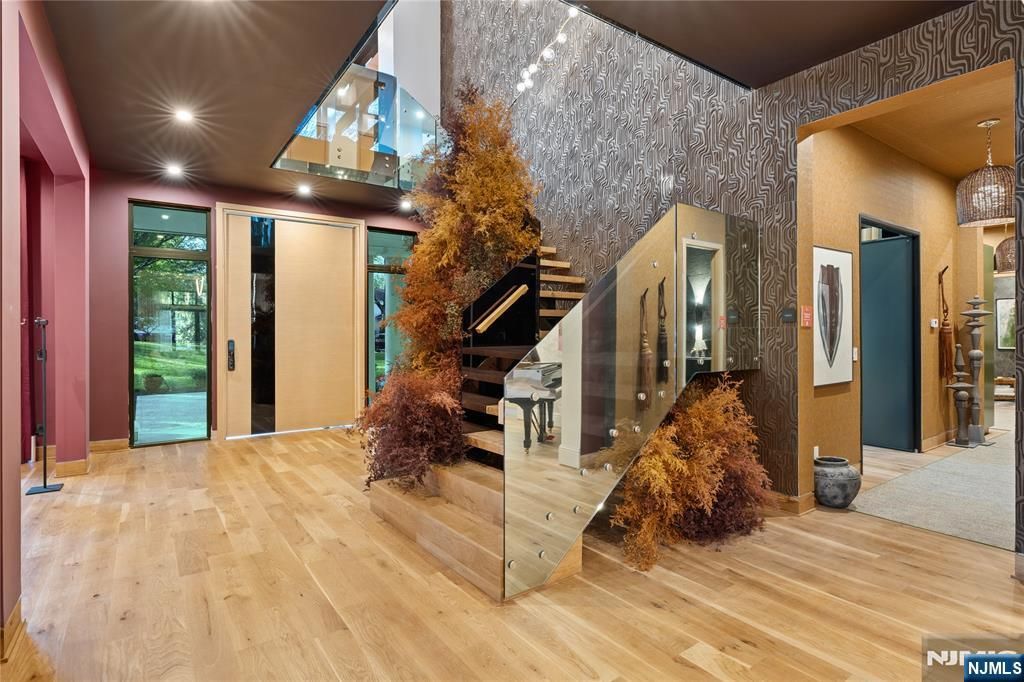 Photo of 48 Pleasant Avenue, Upper Saddle River, NJ 07458 (MLS # 26009080)