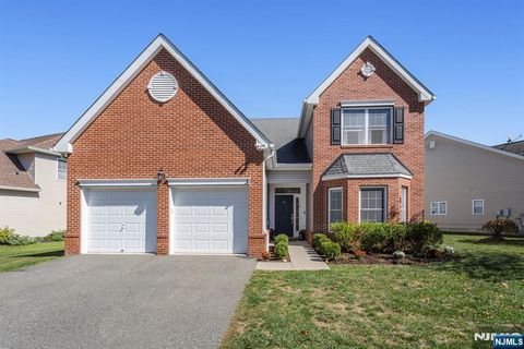 24 Bluffs Court Hamburg NJ 07419