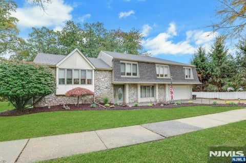 Photo of 32 Clinton Lane, Wayne, NJ 07470 (MLS # 26039517)