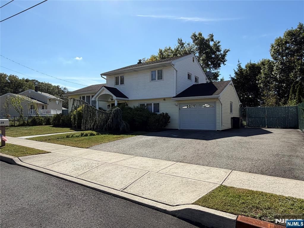 Photo of 28 Willow Court, Totowa, NJ 07512 (MLS # 25035555)