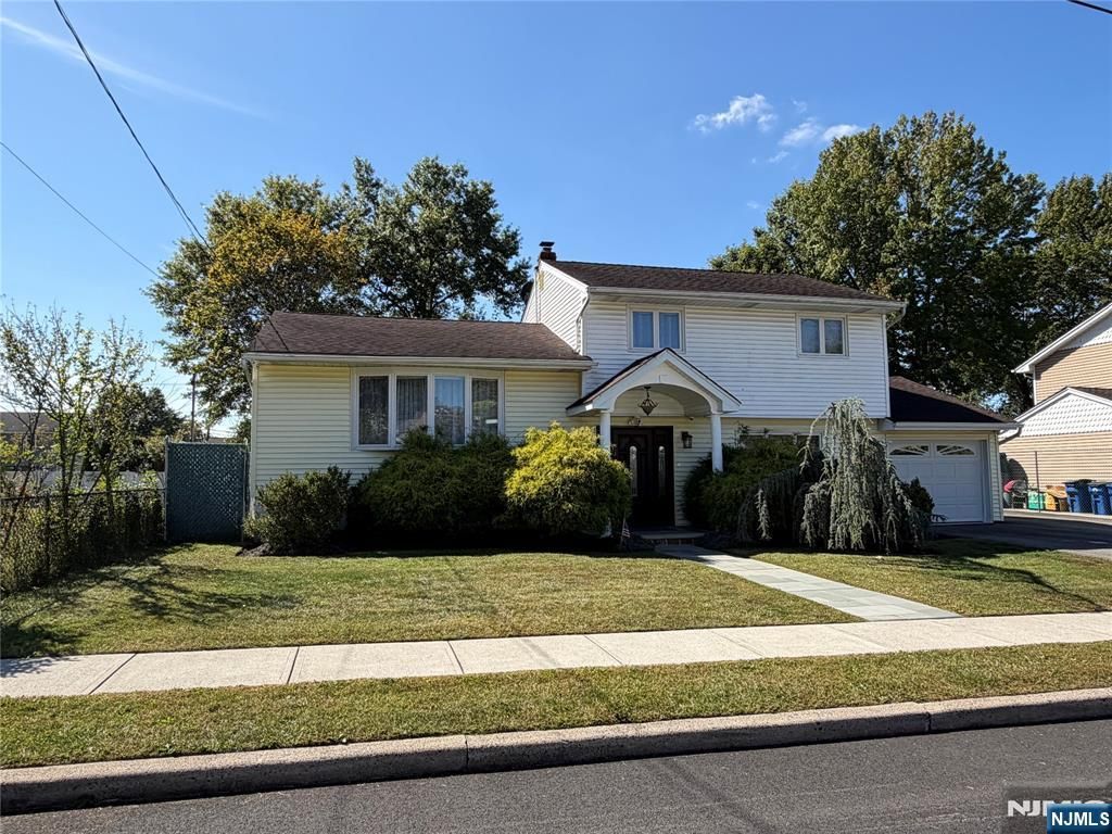 Photo of 28 Willow Court, Totowa, NJ 07512 (MLS # 25035555)