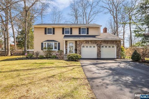 Photo of 1 Sylvan Court, Pequannock Township, NJ 07444 (MLS # 26010249)