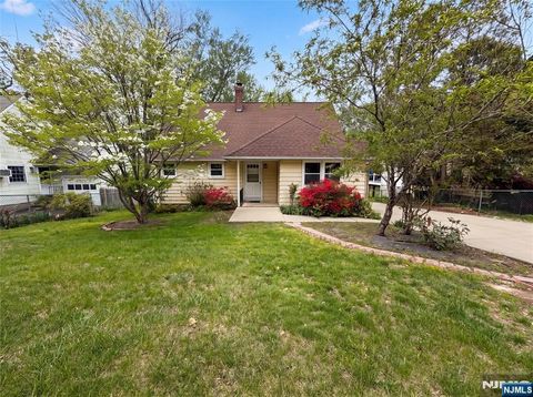 Photo of 616 River Road, Teaneck, NJ 07666 (MLS # 26015980)