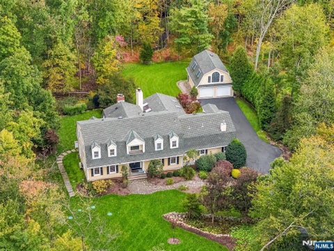 Photo of 22 Millstream Road, Upper Saddle River, NJ 07458 (MLS # 26036735)