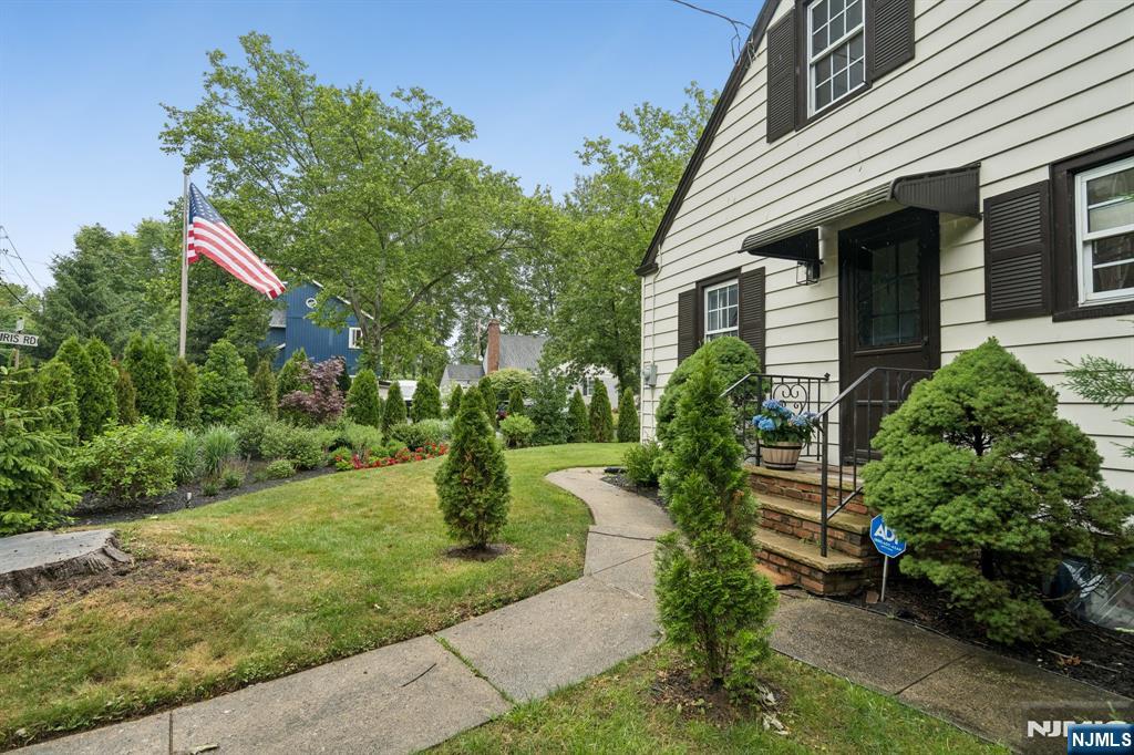 24 Iris Road