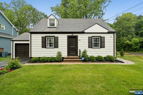 Photo of 24 Iris Rd, Summit, NJ 07901 (MLS # 26023723)