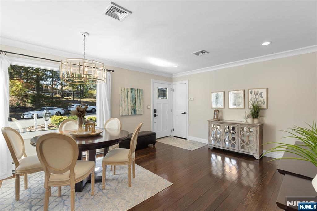 28 Minnehaha Boulevard