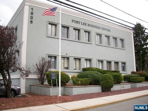 Photo of 1605 John Street #105, Fort Lee, NJ 07024 (MLS # 26014193)