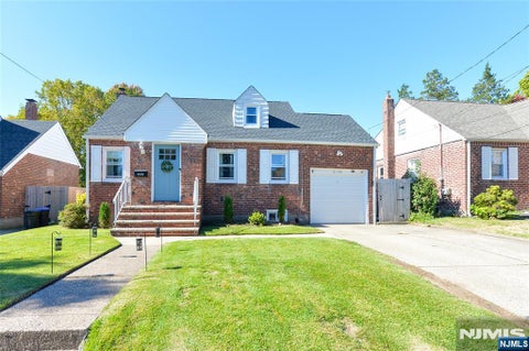 Photo of 170 Tunbridge Road, Fair Lawn, NJ 07410 (MLS # 26039762)