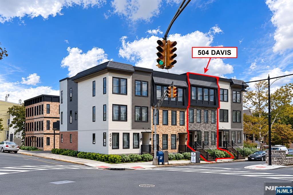 504 Davis Avenue