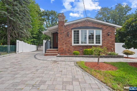 Photo of 26 Dapp Ct, Elmwood Park, NJ 07407 (MLS # 26034867)