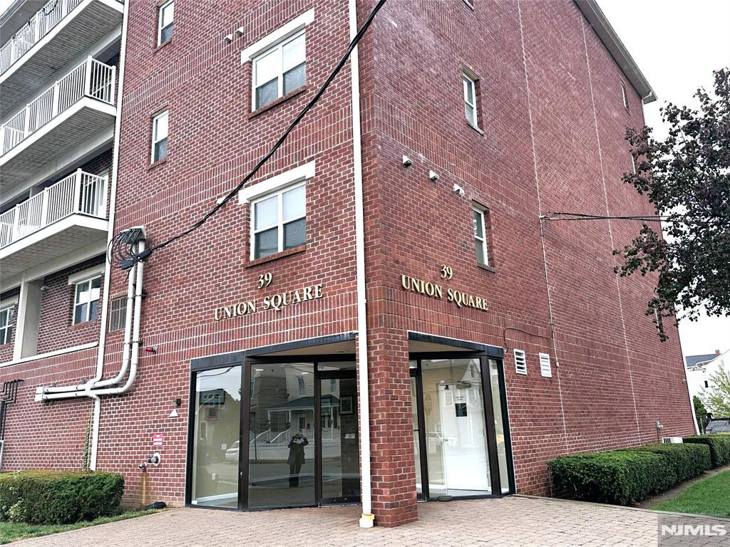 39 Union Street 105