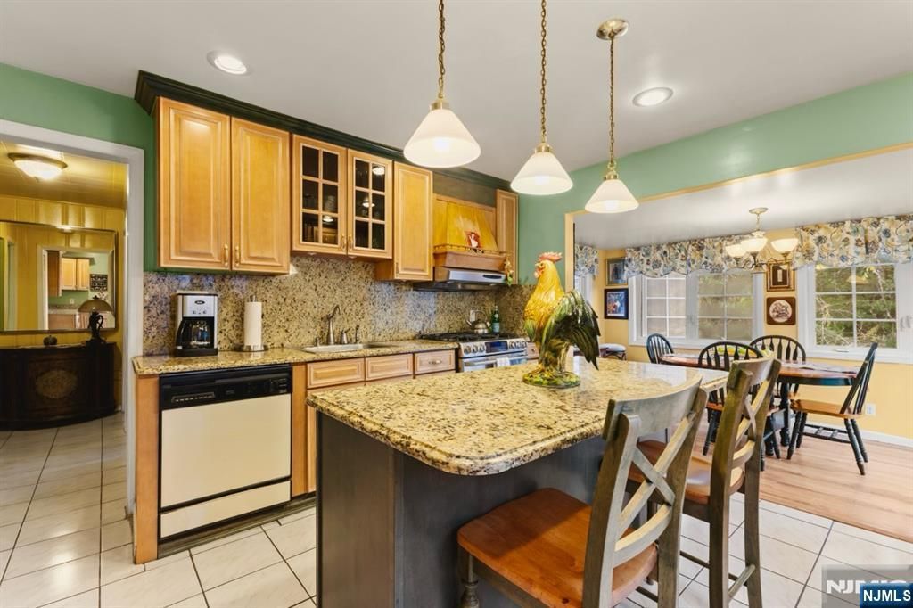 Photo of 357 Central Avenue, North Caldwell, NJ 07006 (MLS # 25040987)