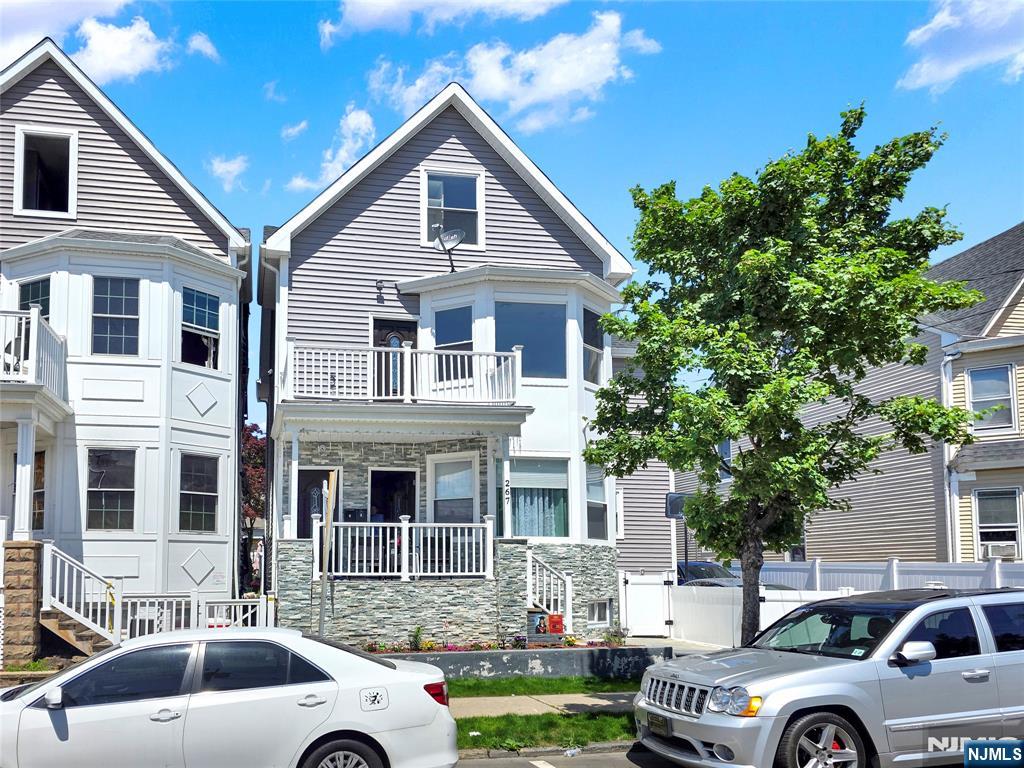 267 11th St 2, Prospect Park, New Jersey - 4 Bedrooms  
2 Bathrooms  
5 Rooms - 