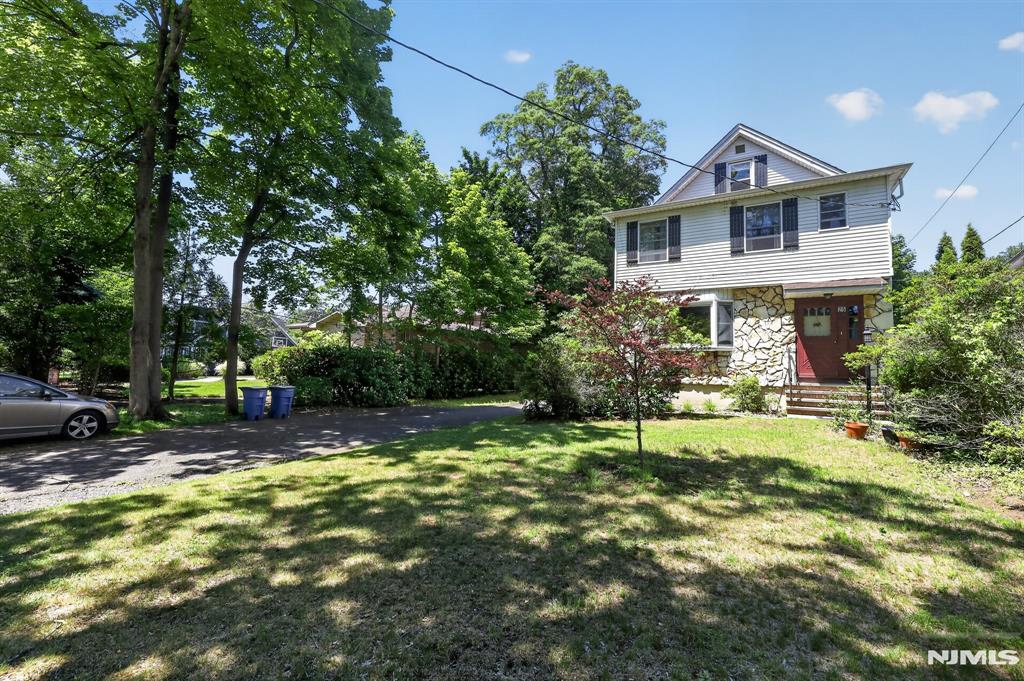 Photo of 25 Jefferson Avenue, Cresskill, NJ 07626 (MLS # 26025917)