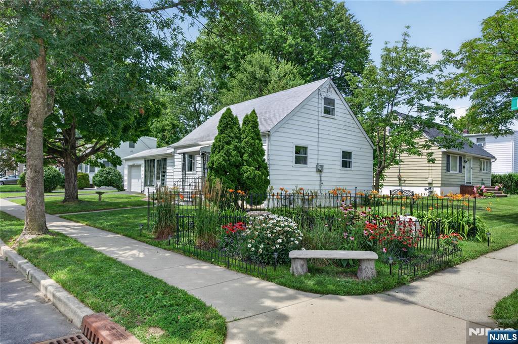 6 Elm Hill Road