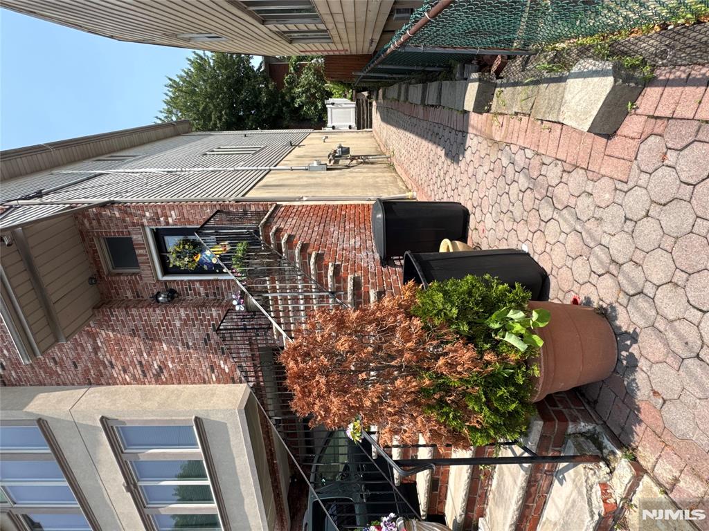 385A Roosevelt Street