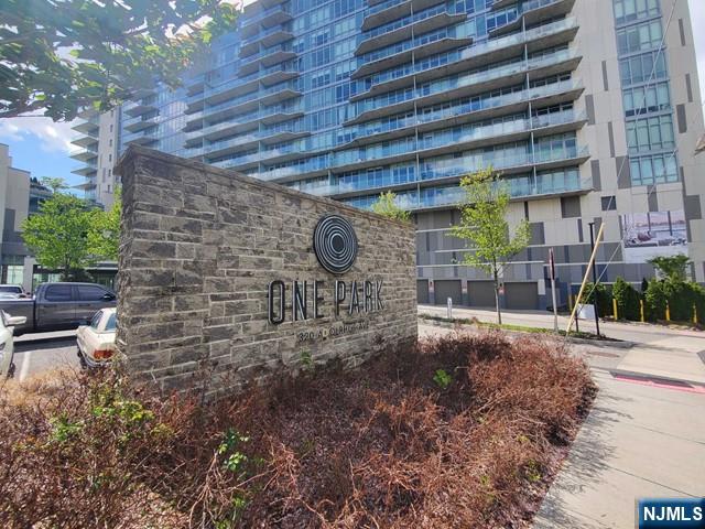 320 Adolphus Avenue 914